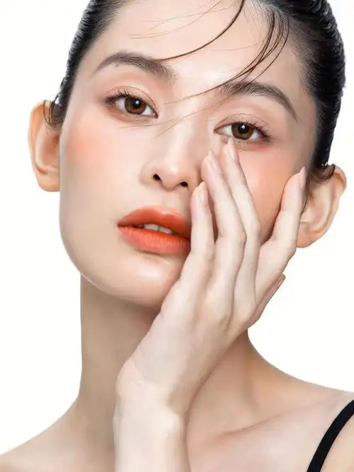 南阳化妆学校：化妆培训的课程内容实用吗？